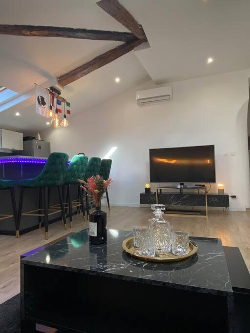 Welcome To Matteo'S Bar - Place Massena 5Min Beach 니스 외부 사진